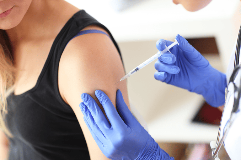 generic-vaccins-girl