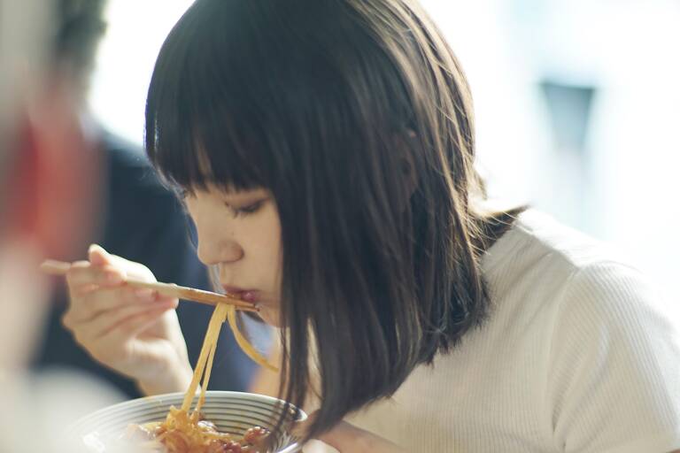generic-woman-eating-chopsticks