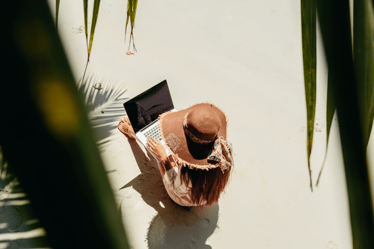 generic-woman-work-island-freelance