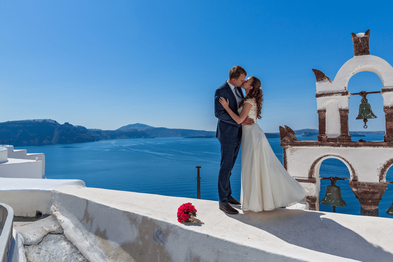 greece-santorini-wedding-couple-2
