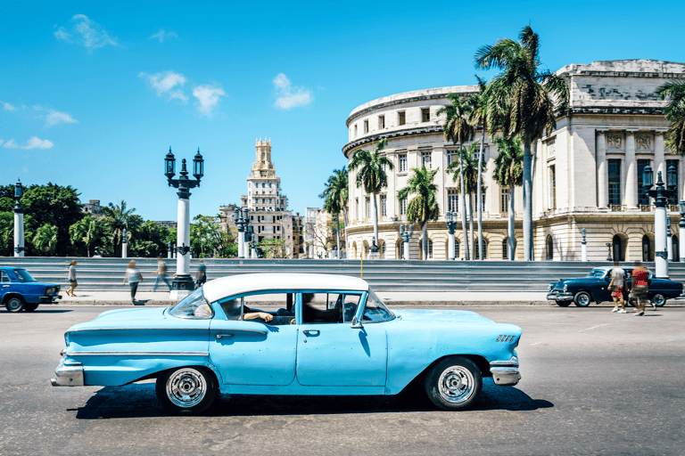 mid-america-cuba-havana-blue-oldtimer-with-old-monuments