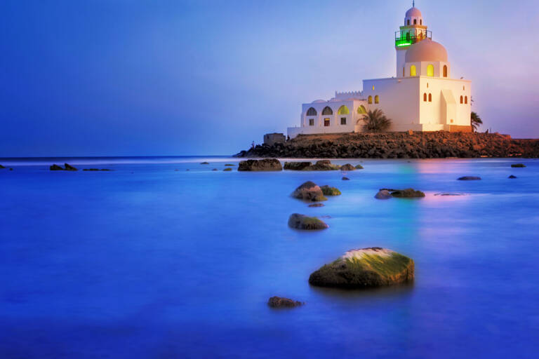 middle-east-saudi-arabia-jeddah-blue-water