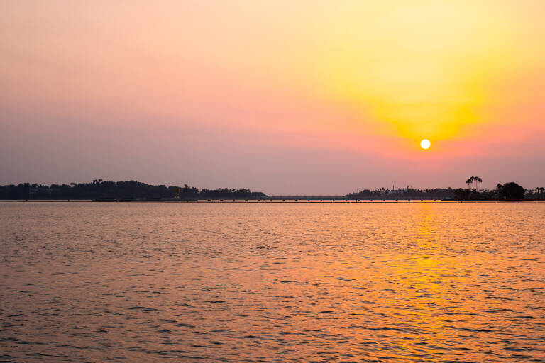 middle-east-saudi-arabia-jeddah-sunset-water