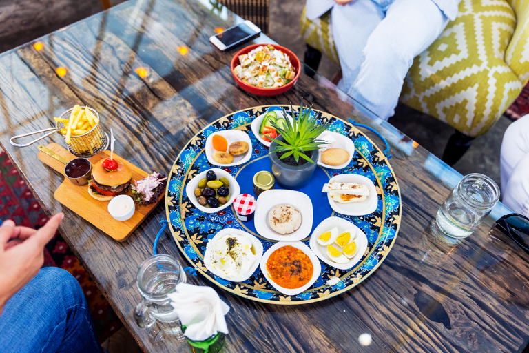 middle-east-united-arab-emirates-abu-dhabi-snacks