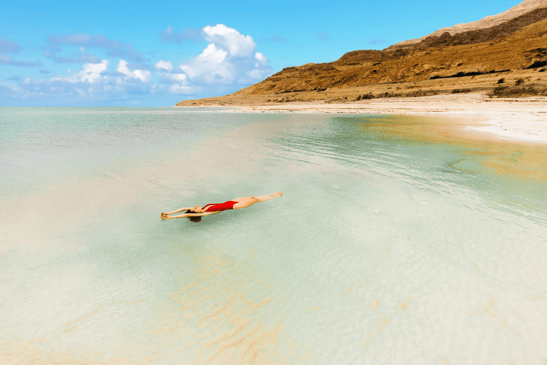 middle-eastern-jordania-dead-sea-woman-in-red-swimsuit
