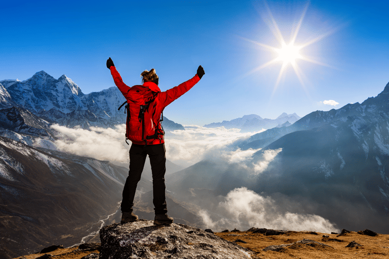 mountain-view-girl-climbing