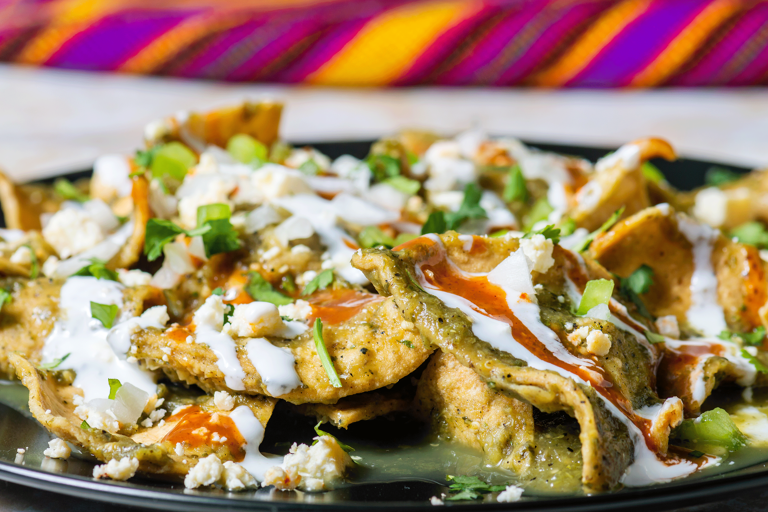 north-america-mexico-traditional-breakfast-food-chilaquiles-verdes