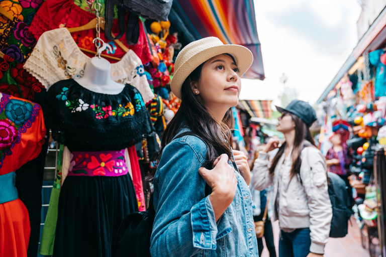 north-america-mexico-traveler-shopping-traditional-mexican-market