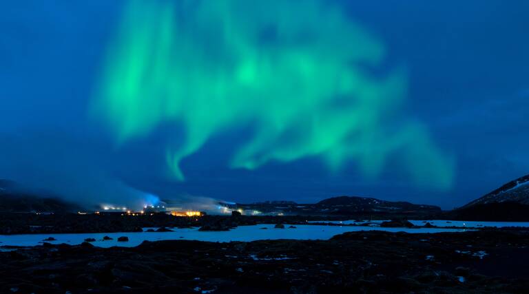 northern-lights-blue-lagoon