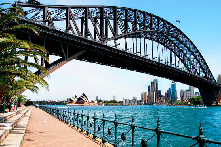 oceania-australia-sydney-bridge-opera-house-corr-size