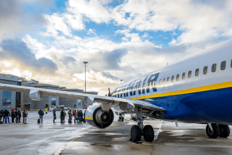 ryanair-airplane-airport