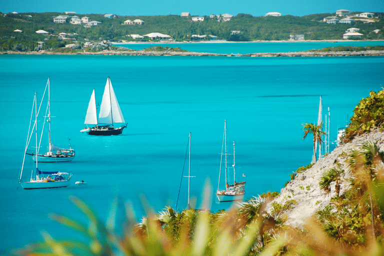 sailing-bahamas-boat-coast