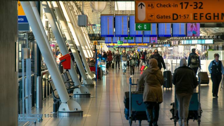 schiphol-gate-people-flight-travel-trips