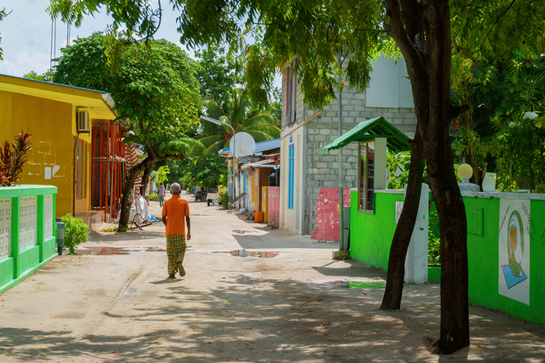 shannen-asia-maldives-fulidhoo-main-street-island