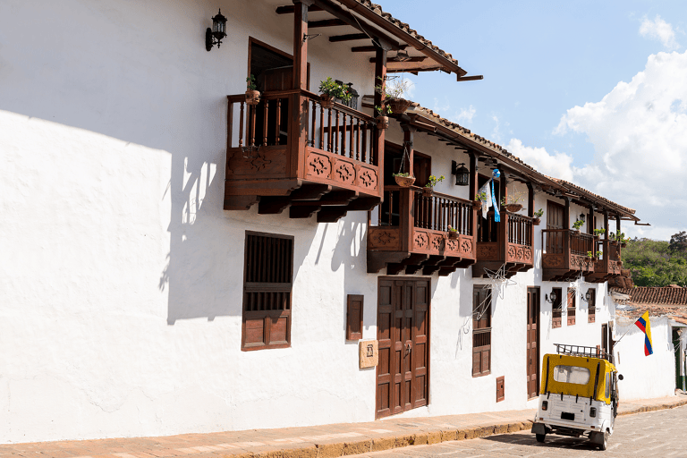 south-america-colombia-barichara-tuktuk