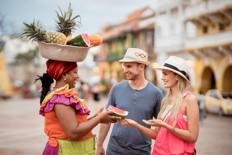 south-america-colombia-cartagena-couple