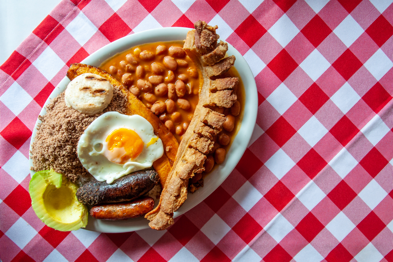 south-america-colombian-food-bandeja-paisa