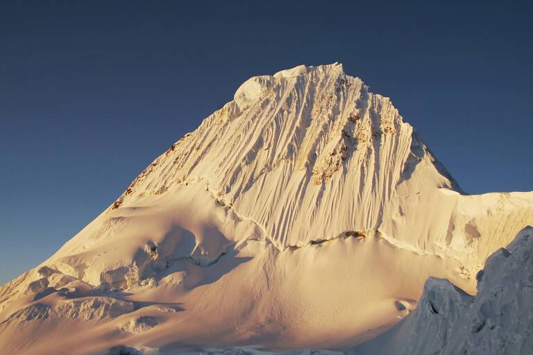 south-america-peru-alpamayo