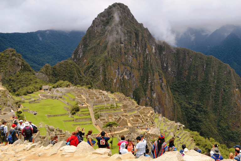 south-america-peru-machu-picchu-with-crowd