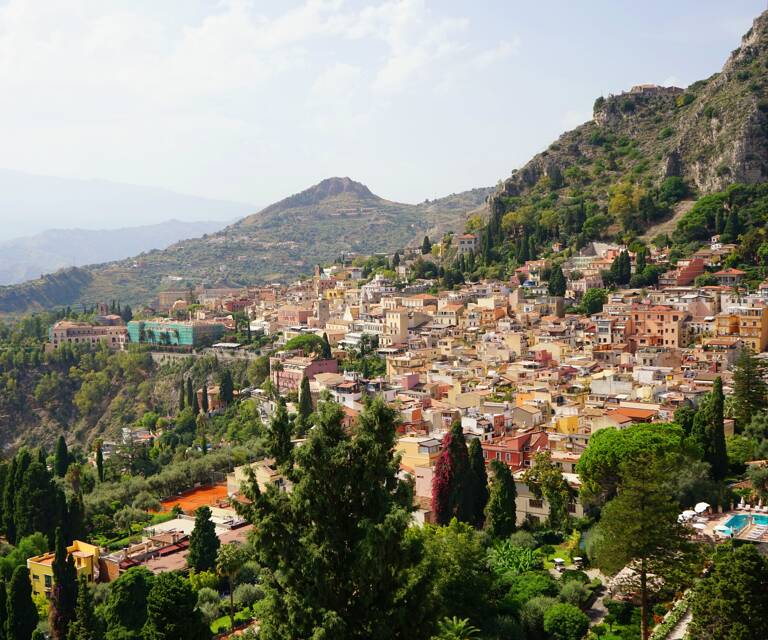 taormina_sicily_italy_white_lotus_location