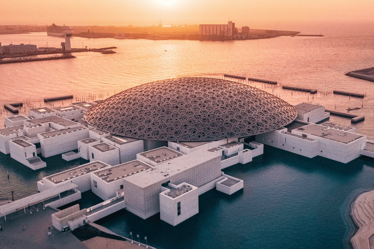 tb-abu-dhabi-louvre-abu-dhabi-museum-landscape-rain-of-light-dome-sunrise
