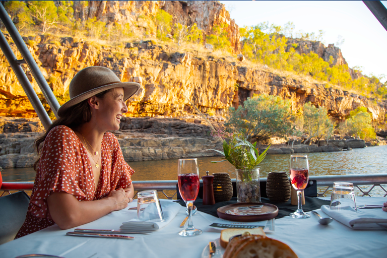 tb-australia-northern-territory-katherine-sunset-dinner-cruise-woman