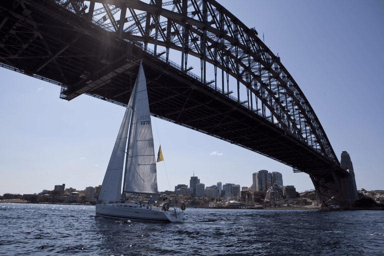 tb-australia-sydney-harbour-chinese-couple-sailing