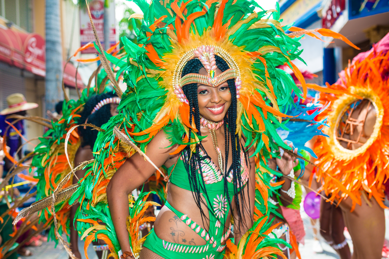 tb-saint-martin-carnaval-girl-green-clothes