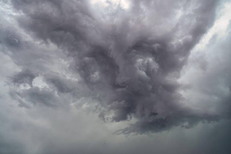 turbulence-sky-flight-dangerous-tips