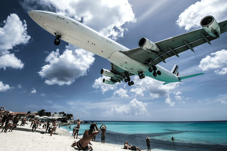 unsplash-ramon-kagie-sint-maarten-maho-beach-airplane-landing