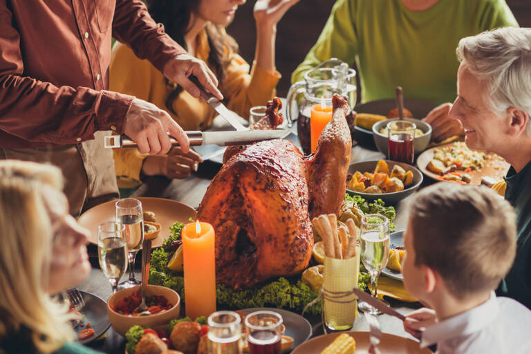 usa-thanksgiving-table-food