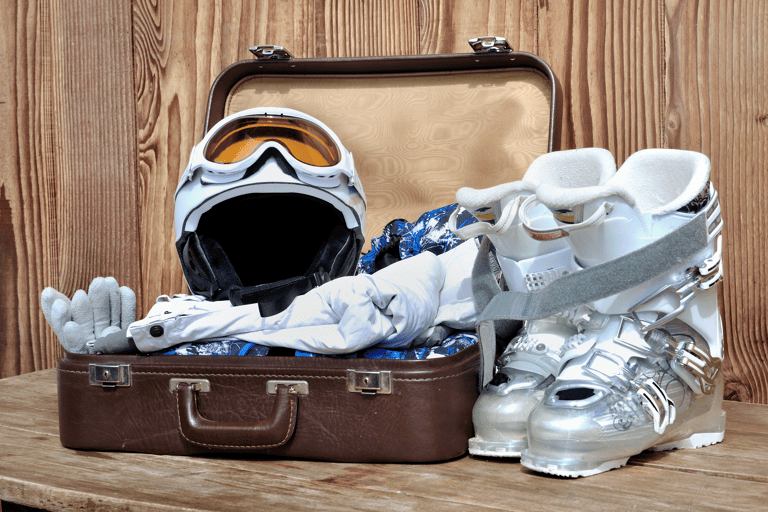 wintersports-suitcase-wooden-bench